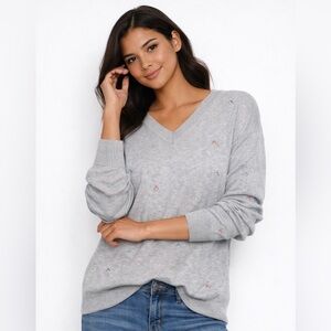 Princess Vera Wang Light Gray V-Neck Woman’s Sweater